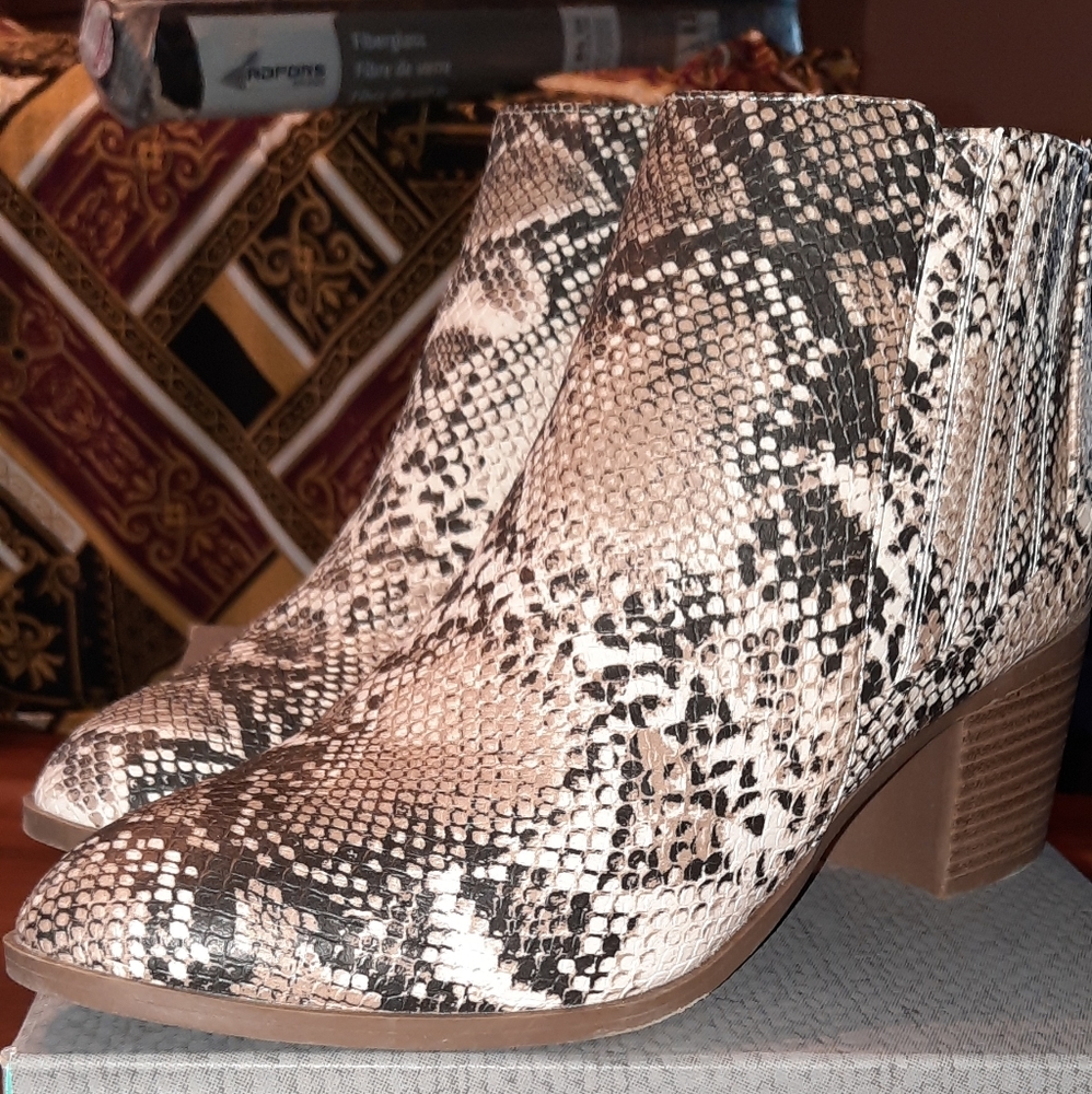 Size 8.5 Faux Snakeskin Ankle Boots